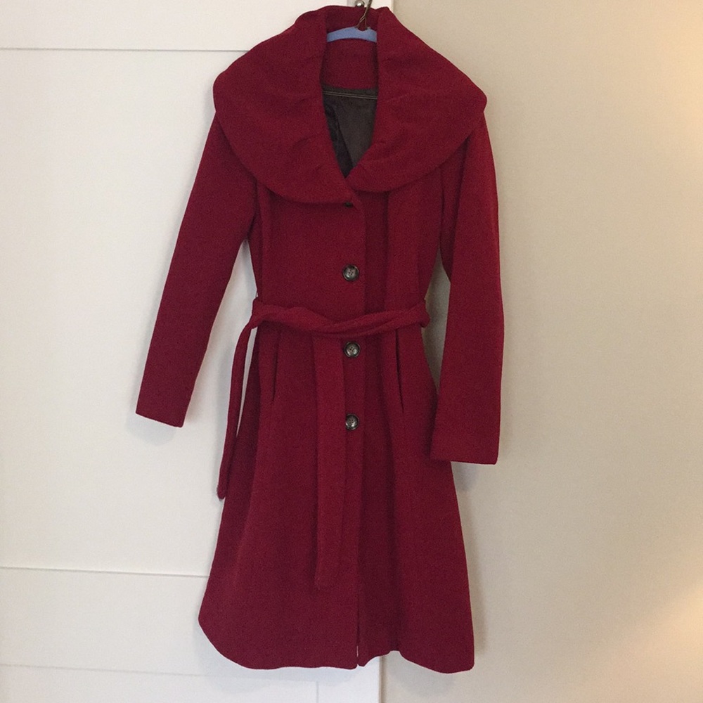 Stunning Red wool Calvin Klein coat. Soooo cute on!!